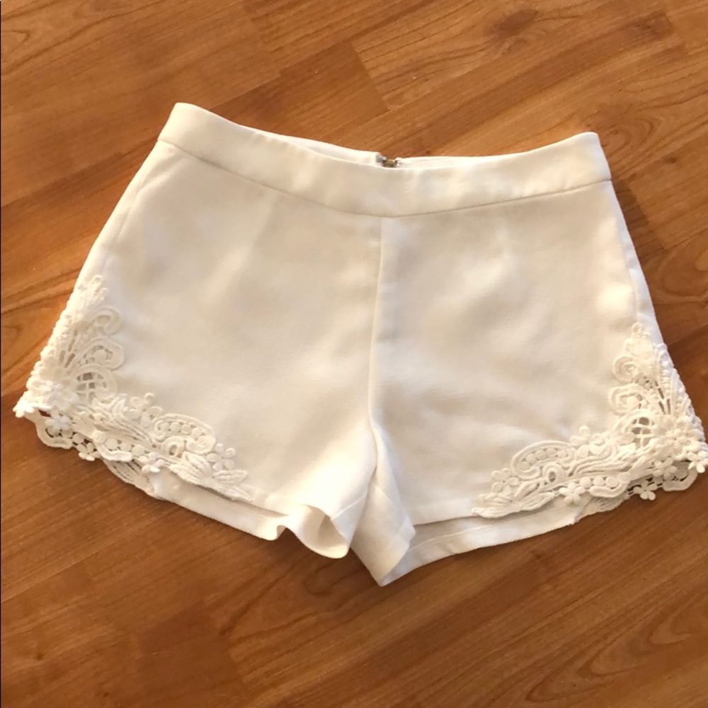 Lovely white shorts 😍